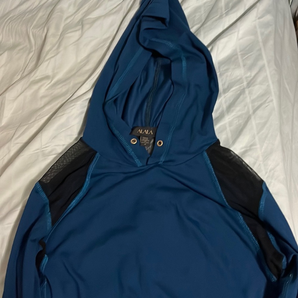 Cute sweatshirt with mesh in it! Size M
